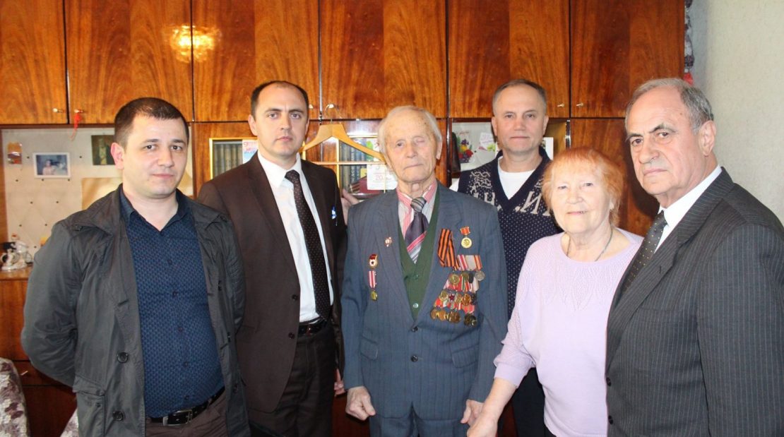  Veteranii de război felicitaţi de administraţia „Termoelectrica”