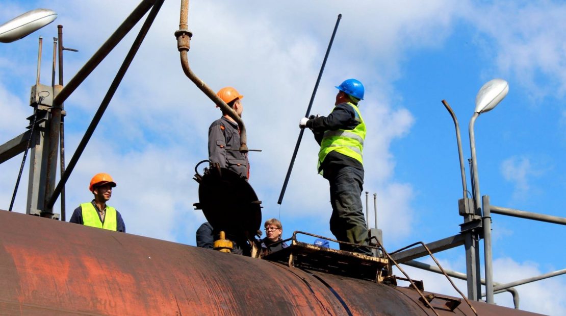  Prima garnitură de păcură